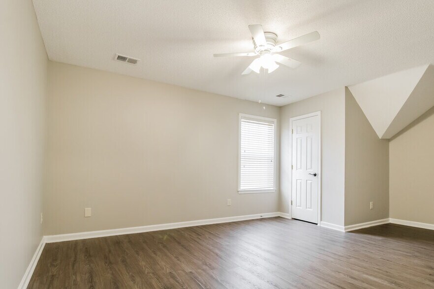 Building Photo - 1694 Farkleberry Dr