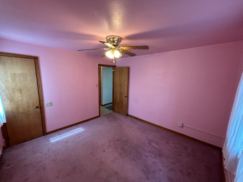 Building Photo - 2266 Parklyn St