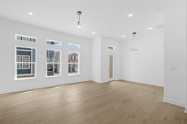 Building Photo - 2122 Oatfield Dr