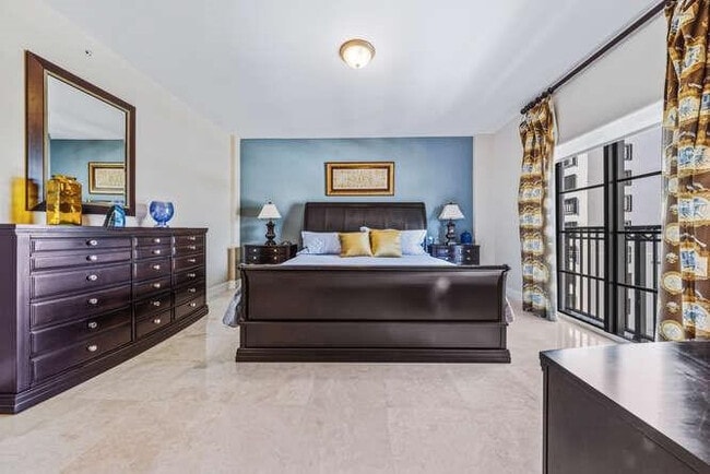 Building Photo - 2401 N Ocean Blvd