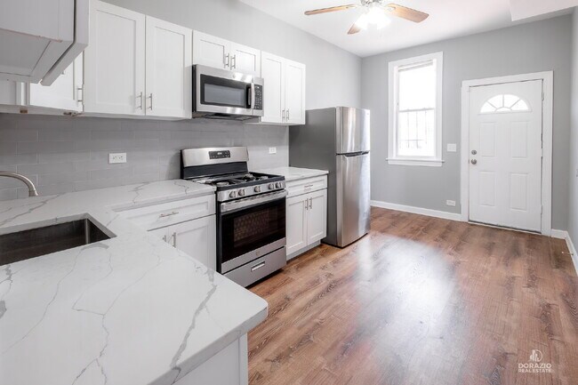 Building Photo - Modern 4BR Apartment with Hardwood Floors, Balcony & Central A/C