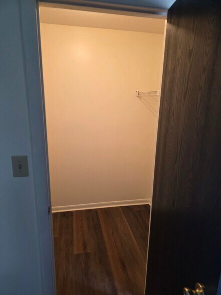 Building Photo - 1440 Hollow Run