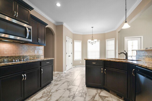Building Photo - Pet Friendly Four Bedroom!