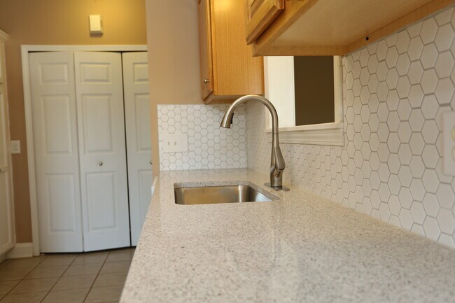 Kitchen - 3738 Riverbed Lane Southeast