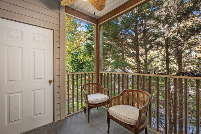 Private screened porch - 3002 Greystone Pt