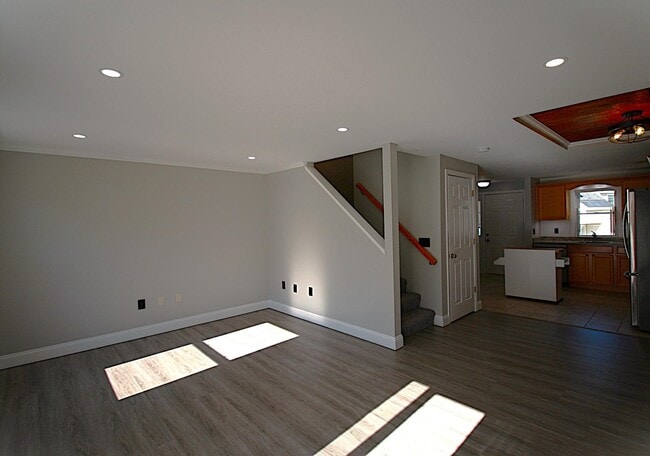 Building Photo - 70 Modena Dr