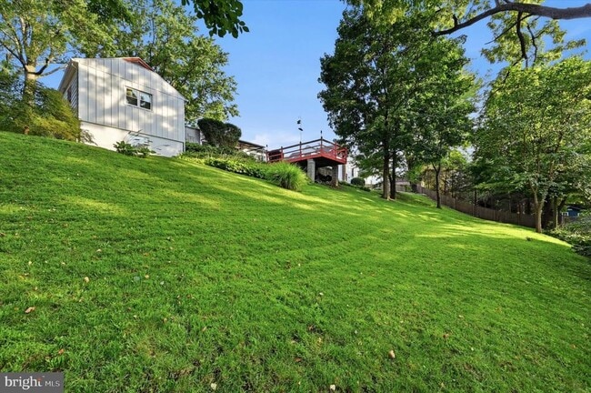 Building Photo - 840 Delmont Dr