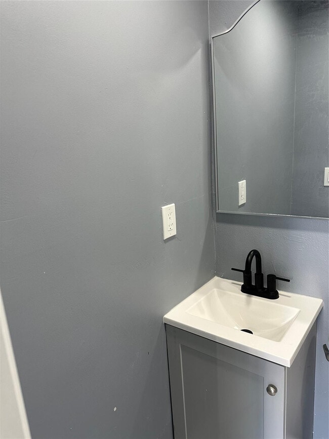 Building Photo - 6740 NW 6th Ct