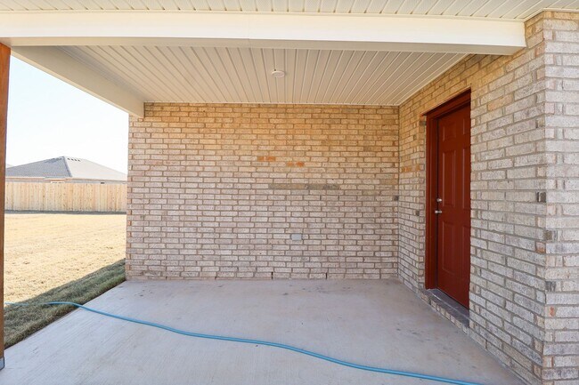 Building Photo - New Build 3 Bedroom Home Available For Immediate Move In!! Robninson Ranch