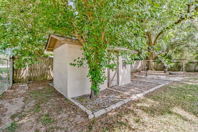 Building Photo - Charming 4 Bedroom Pensacola Rental in a Convenient Location!