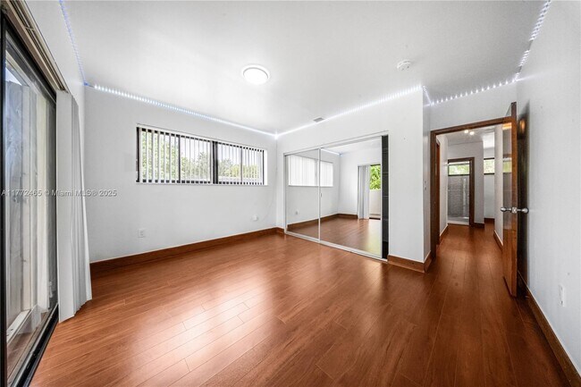 Building Photo - 511 Vittorio Ave