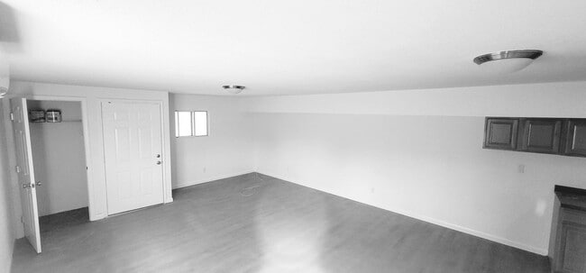Building Photo - 390 Park Ln
