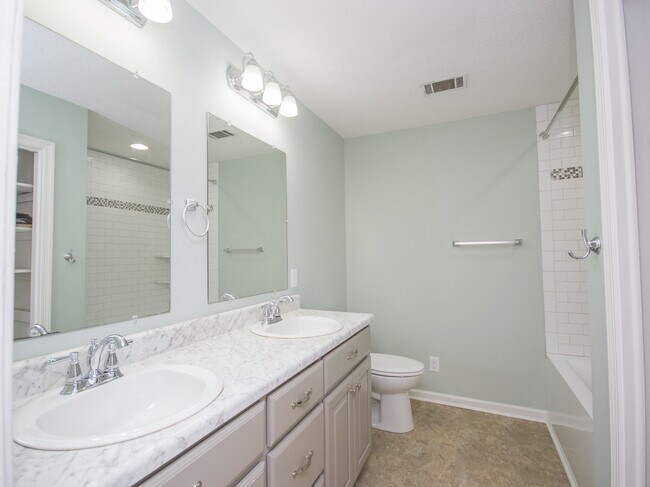 Building Photo - Beautiful Home in Athens City near Buc-ees!