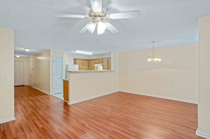 Building Photo - 6213 Hickory Ln Cir