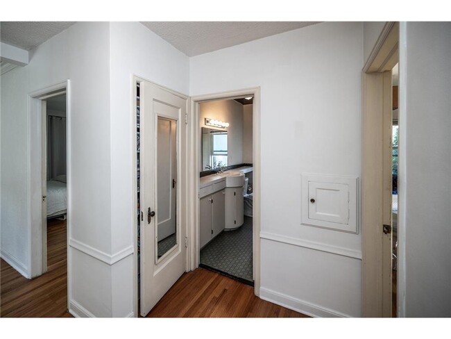 Building Photo - 3549 Irving Ave S