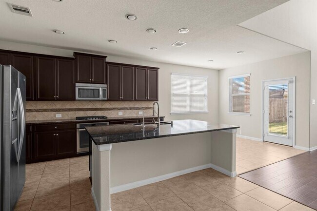 Building Photo - 18115 Fernwood Bend Dr