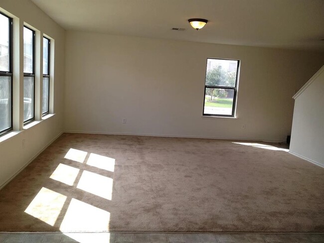 Building Photo - 2200 Weiss Ln