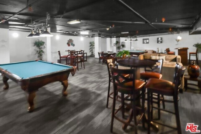 Building Photo - 10982 Roebling Ave