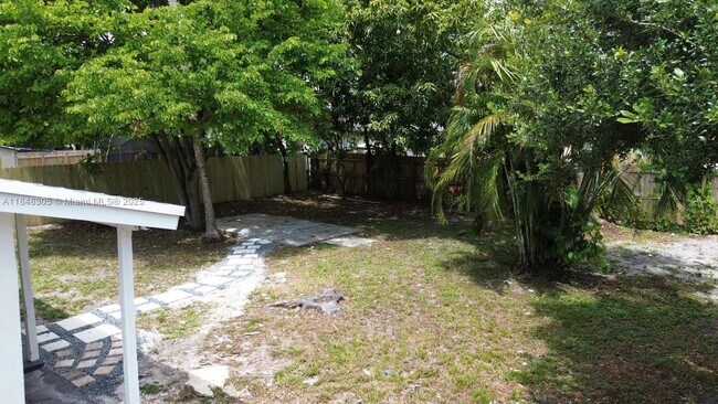 Building Photo - 1657 SW 44th Ave
