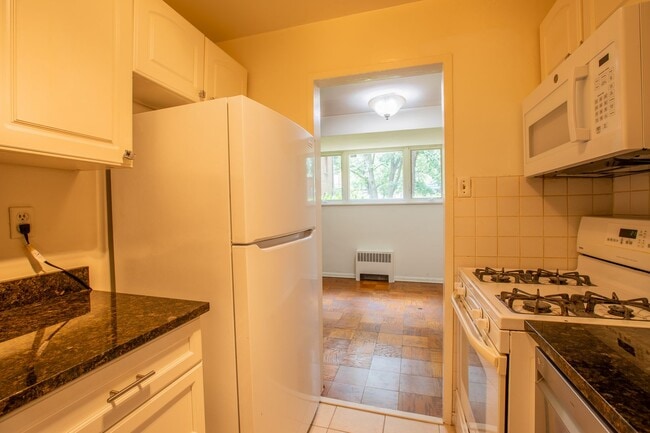 Building Photo - Spacious 1 BR/1BA Condo in Glover Park!