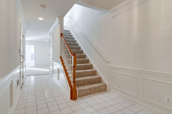 Building Photo - 6327 Dunn Ct