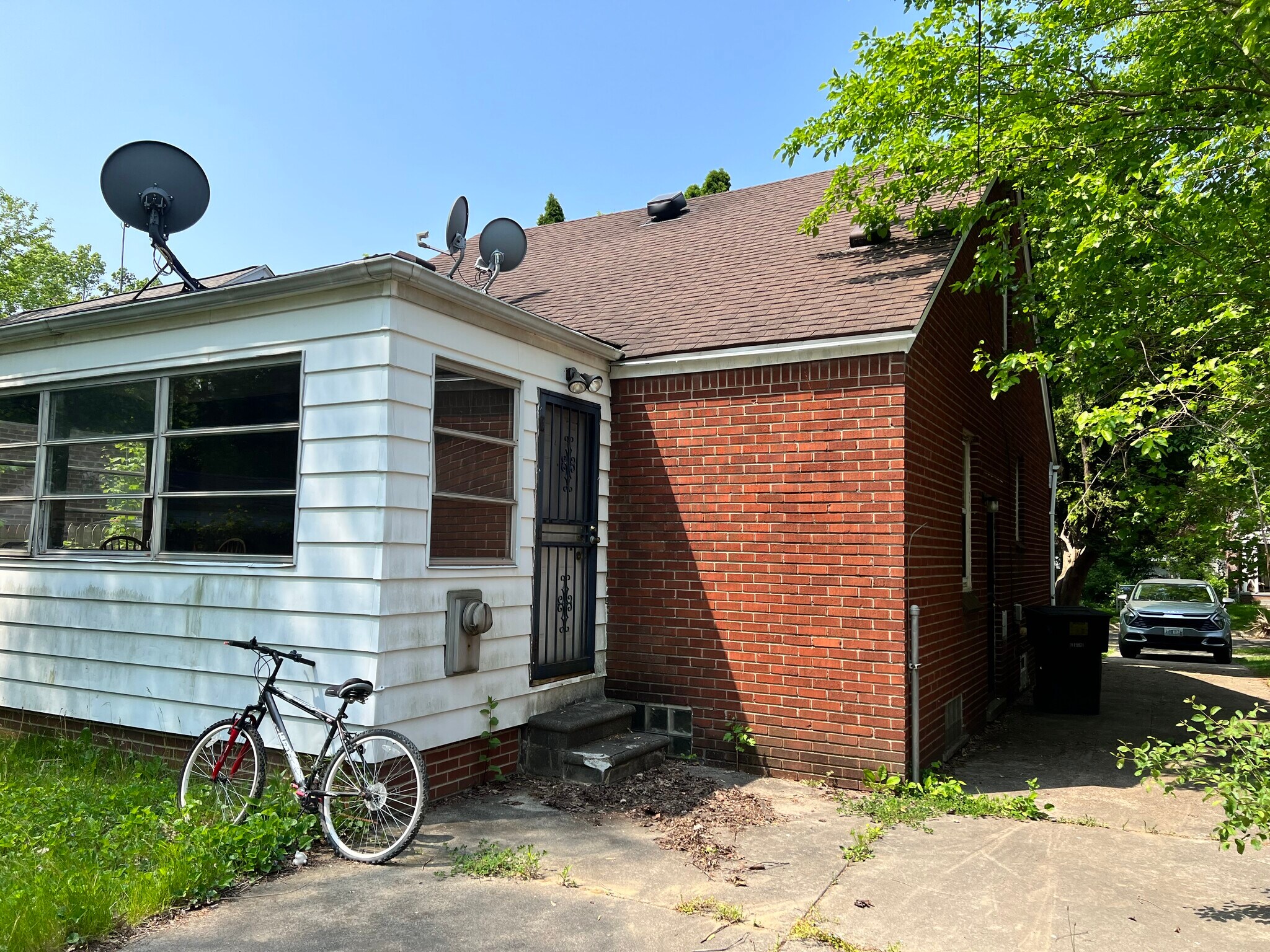 Building Photo - 20220 Biltmore St