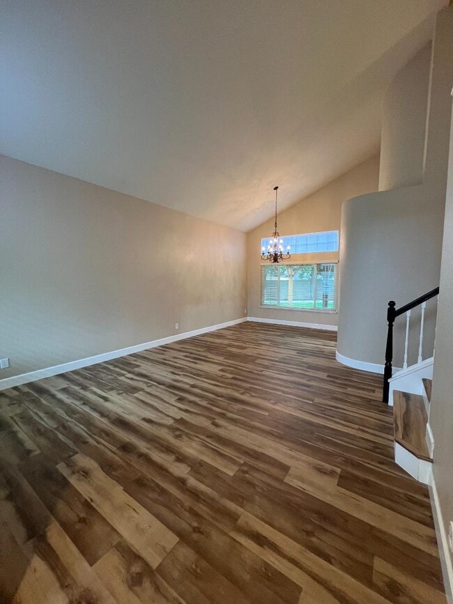 Building Photo - 827 Notre Dame Dr