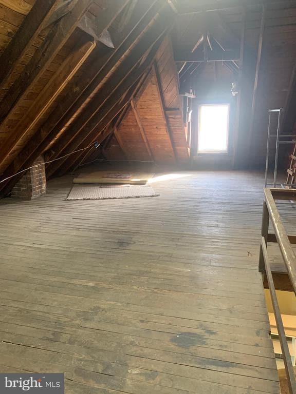 Building Photo - 305 W North St