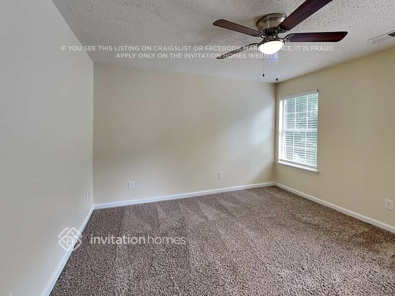 Building Photo - 1384 Camrose Ct