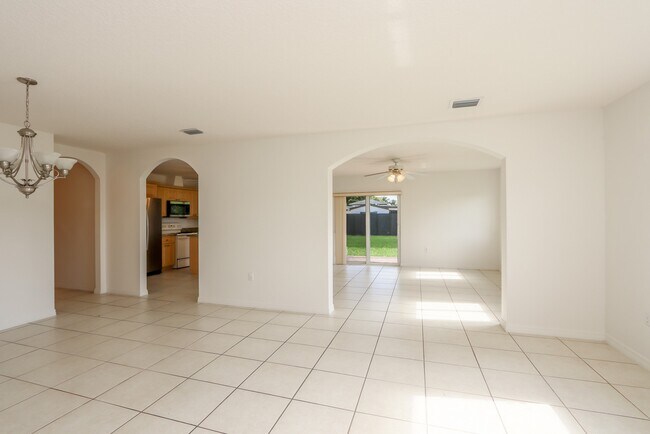 Building Photo - 4145 SW 84th Ct