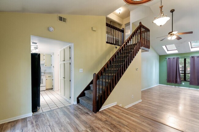 Building Photo - 1090 Sundering Dr