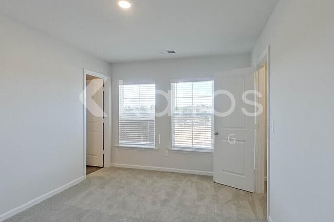 Building Photo - 2097 Banyan Cir