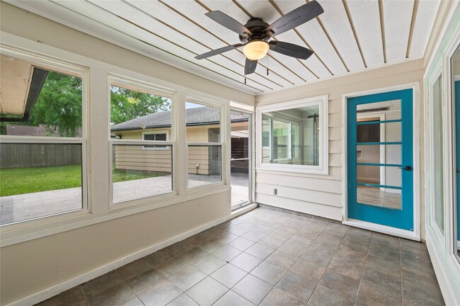 Building Photo - 4034 Shady Springs Dr