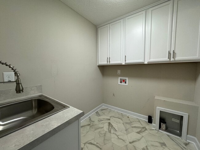 Building Photo - Beautiful 3 Bed 2 Bath Home in Jack Britt