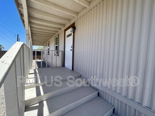 Building Photo - 437 Riverfront Dr