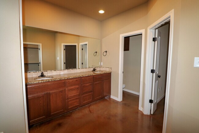 Building Photo - 3125 Silver Saddle Dr