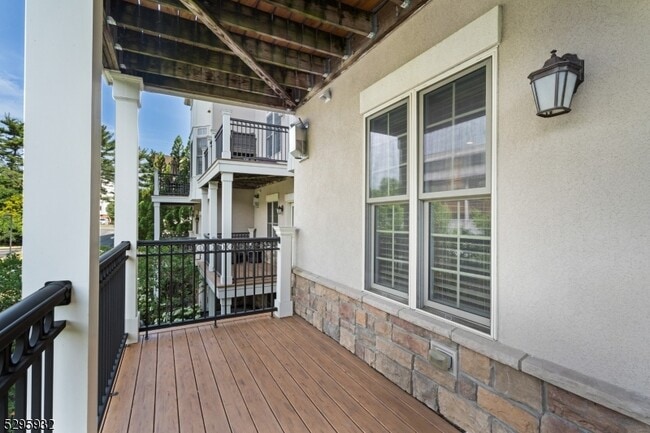 Building Photo - 12 Howland Terrace
