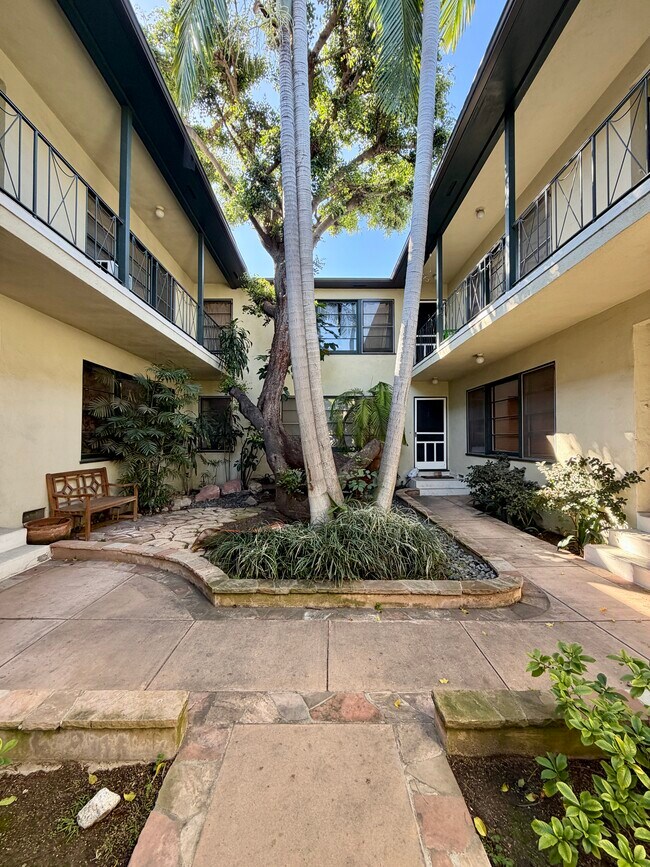 Building Photo - 4222 Russell Ave