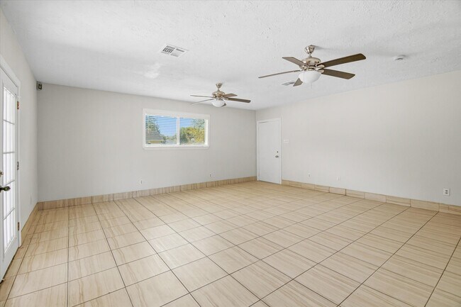 Building Photo - 501 Ladd St