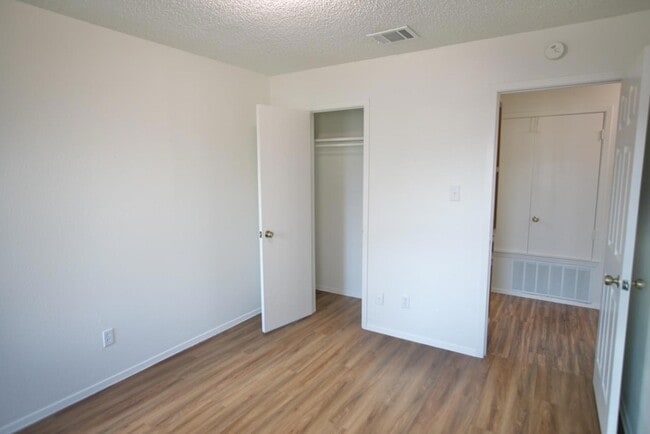 Building Photo - 8804 Piney Point Dr