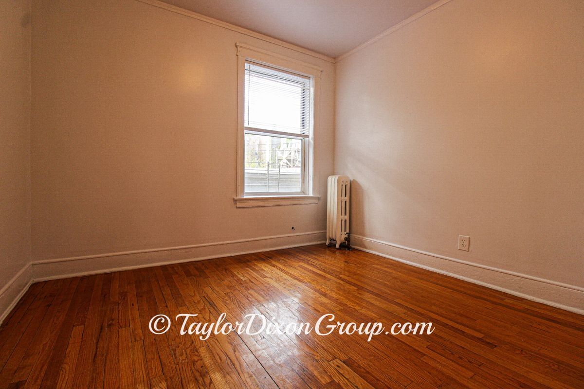 Building Photo - 506 E 70th St
