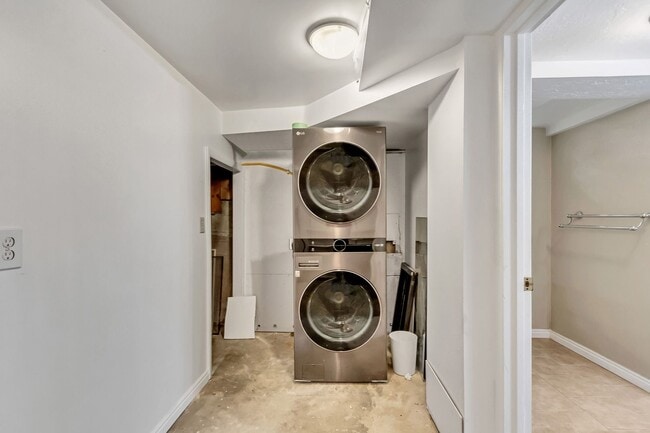 Building Photo - Exceptional 4-Bedroom Home in Prime Sugar House Location!