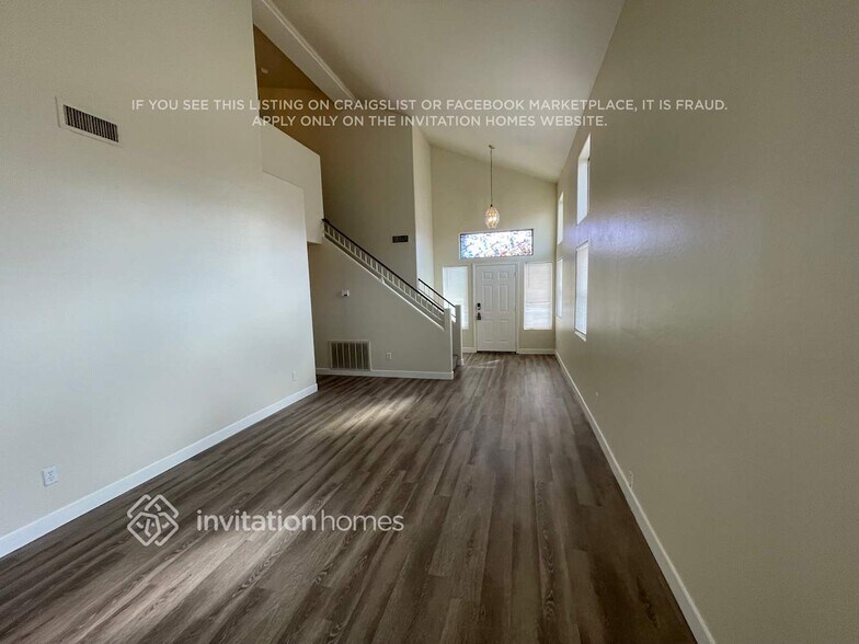 Building Photo - 14530 N 87th Ave