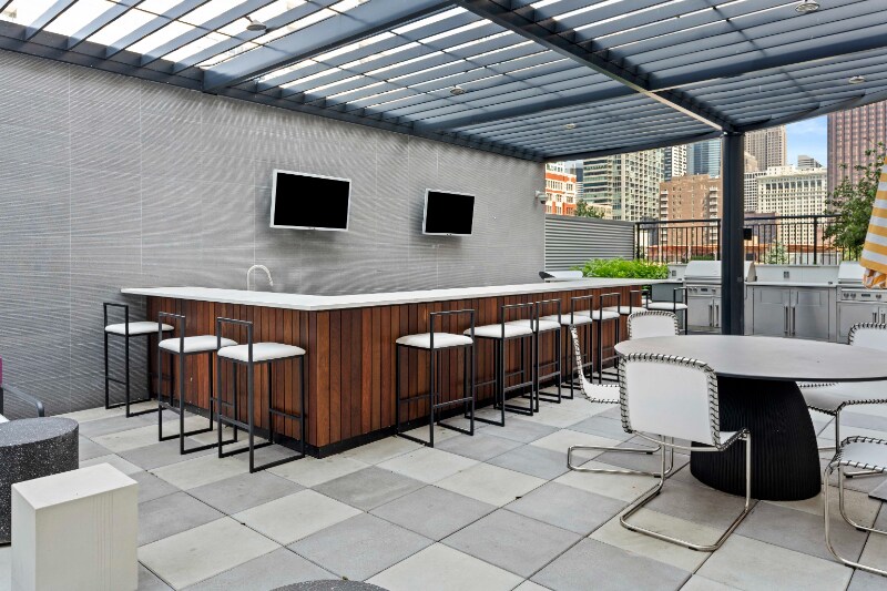 Building Photo - 845 S Clark St