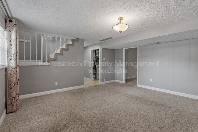 Building Photo - 33 Pershing Lake Dr