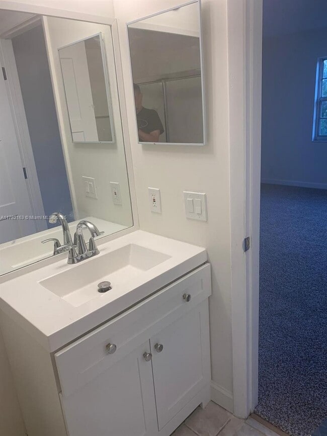 Building Photo - 8735 Ramblewood Dr