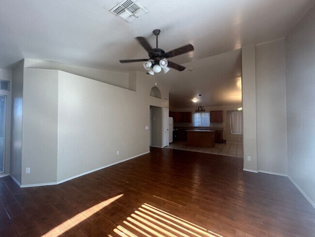 Building Photo - 308 S Oakland
