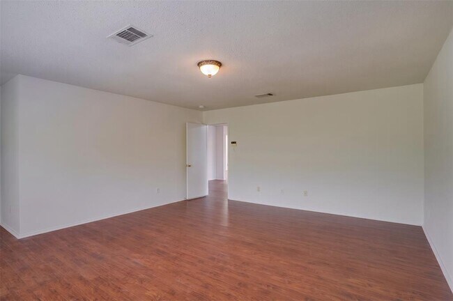 Building Photo - 2602 Stapleford Dr