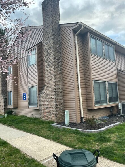 Building Photo - 22 Fitzwatertown Rd