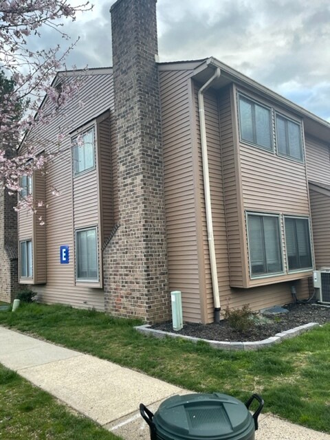 Building Photo - 22 Fitzwatertown Rd
